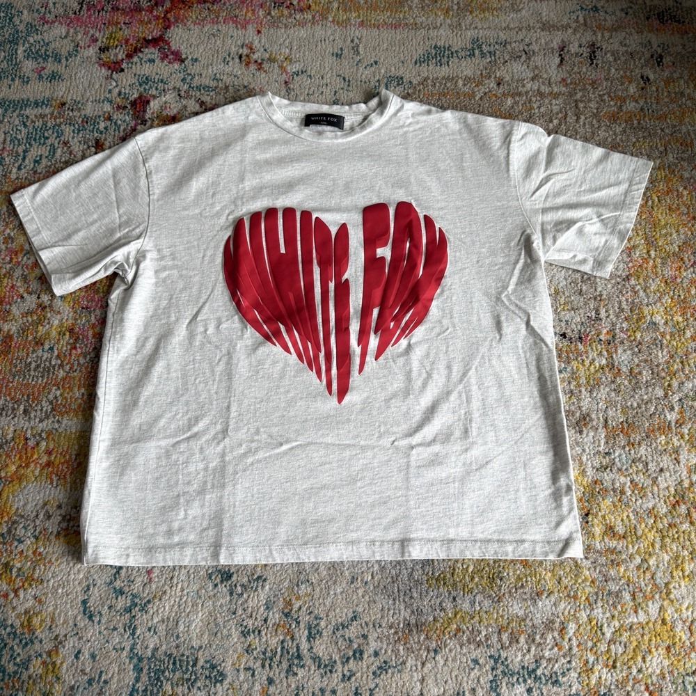 White Fox Boutique Oversized Heart Graphic T-Shirt Womens S/M